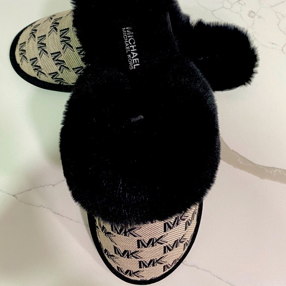 Michael Kors women house slippers - Picture 4 of 7